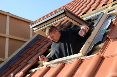 Pose de fenêtres de toit Velux à Rillé